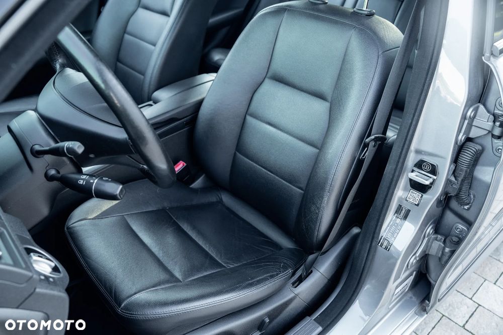 Mercedes-Benz Klasa C 180 CGI BlueEFFICIENCY Avantgarde - 20