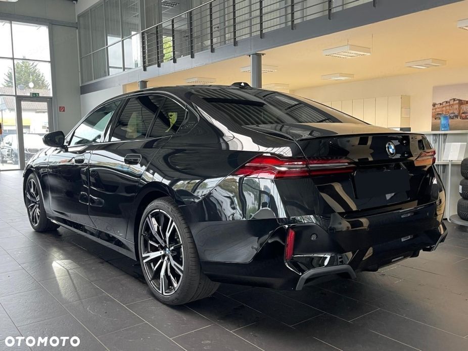 BMW Seria 5 520d xDrive mHEV M Sport - 4