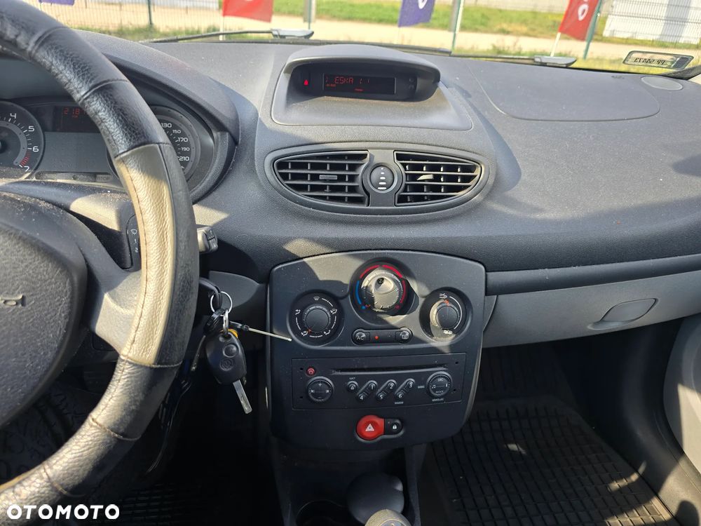 Renault Clio 1.4 16V Expression - 12