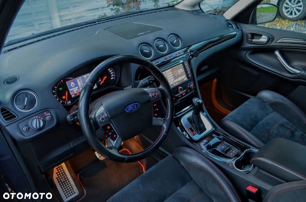 Ford S-Max - 11