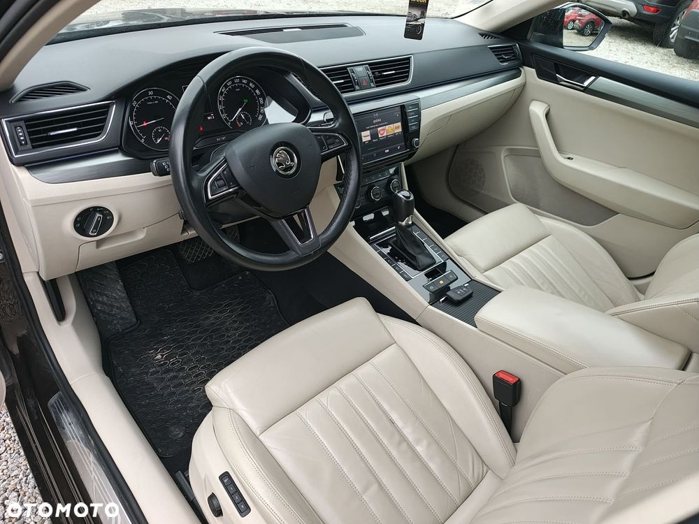 Skoda Superb 2.0 TDI DSG Premium Edition - 11
