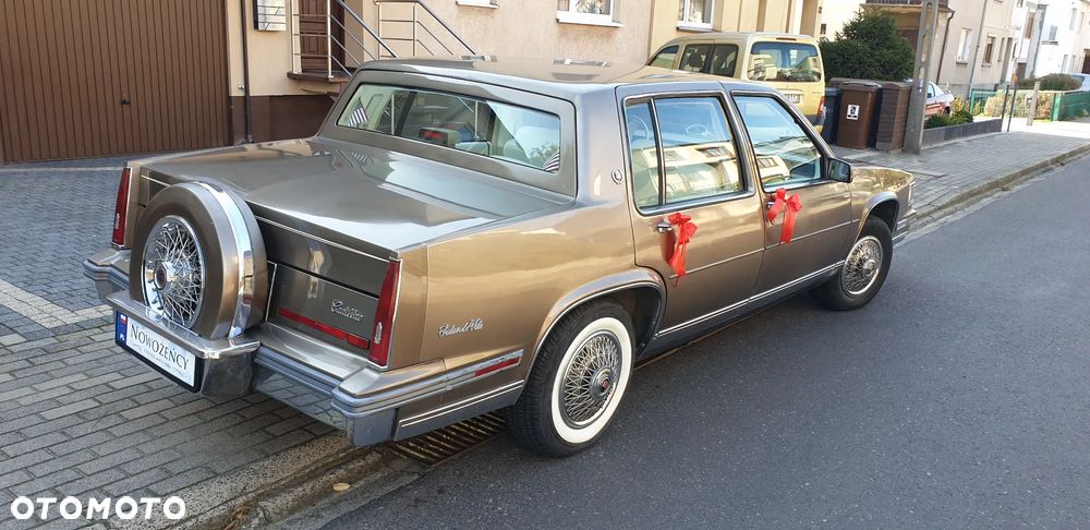Cadillac Deville - 23