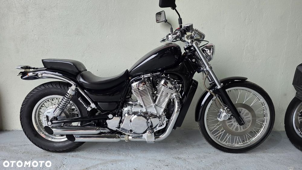 Suzuki Intruder - 2