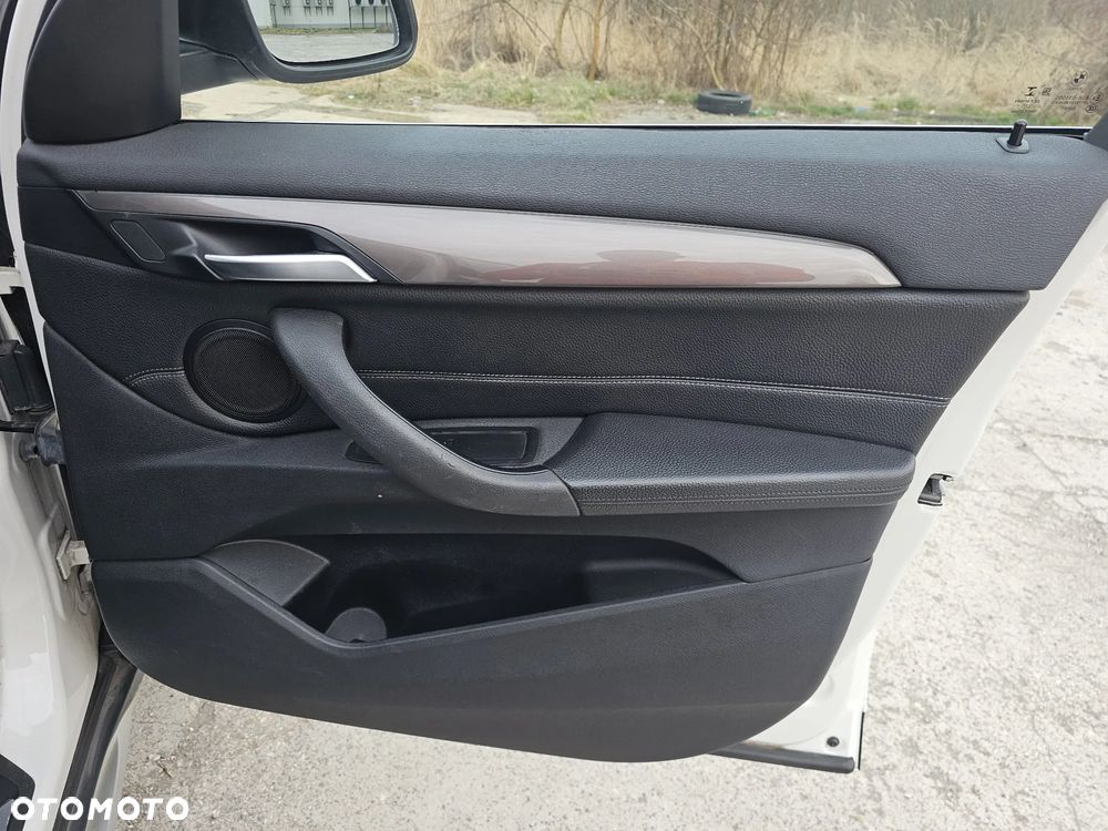 BMW X1 sDrive18d xLine - 32