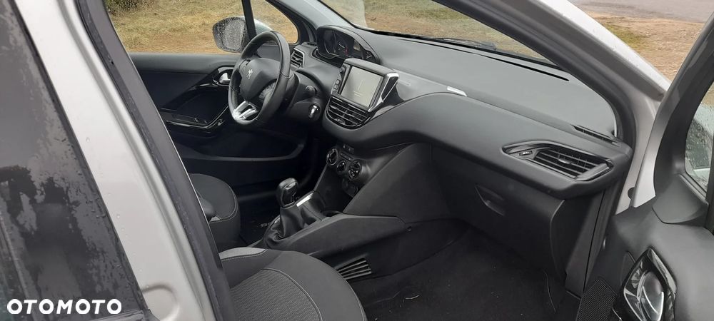 Peugeot 208 1.6 BlueHDi Active S&S - 10