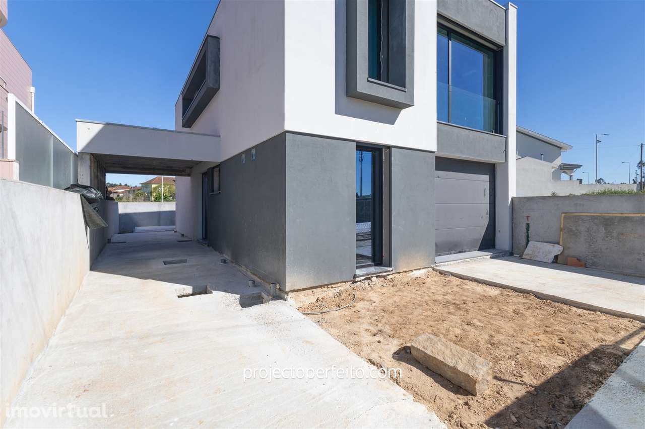 Moradia Geminada T3 Venda em São Félix da Marinha,Vila Nova de Gaia - Grande imagem: 2/31