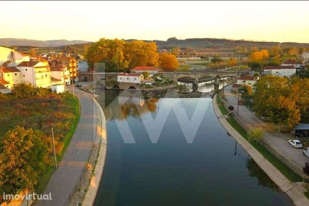 Moradia para requalificar | Centro da Vila Soure | T3 | Oportunidade p - Grande imagem: 4/12