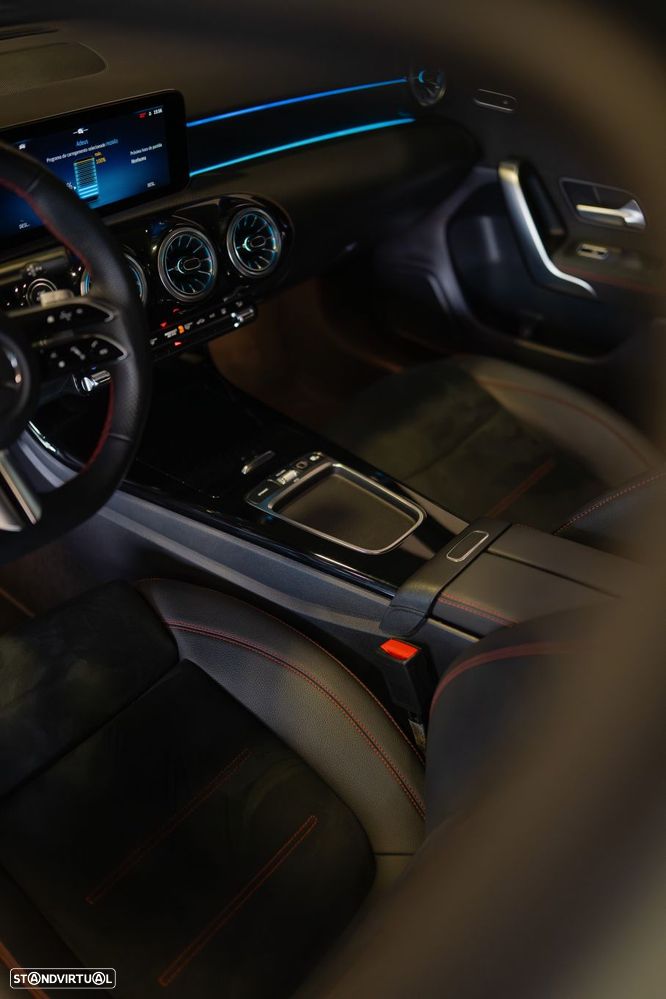 Mercedes-Benz A 250 e 8G-DCT AMG Line - 24