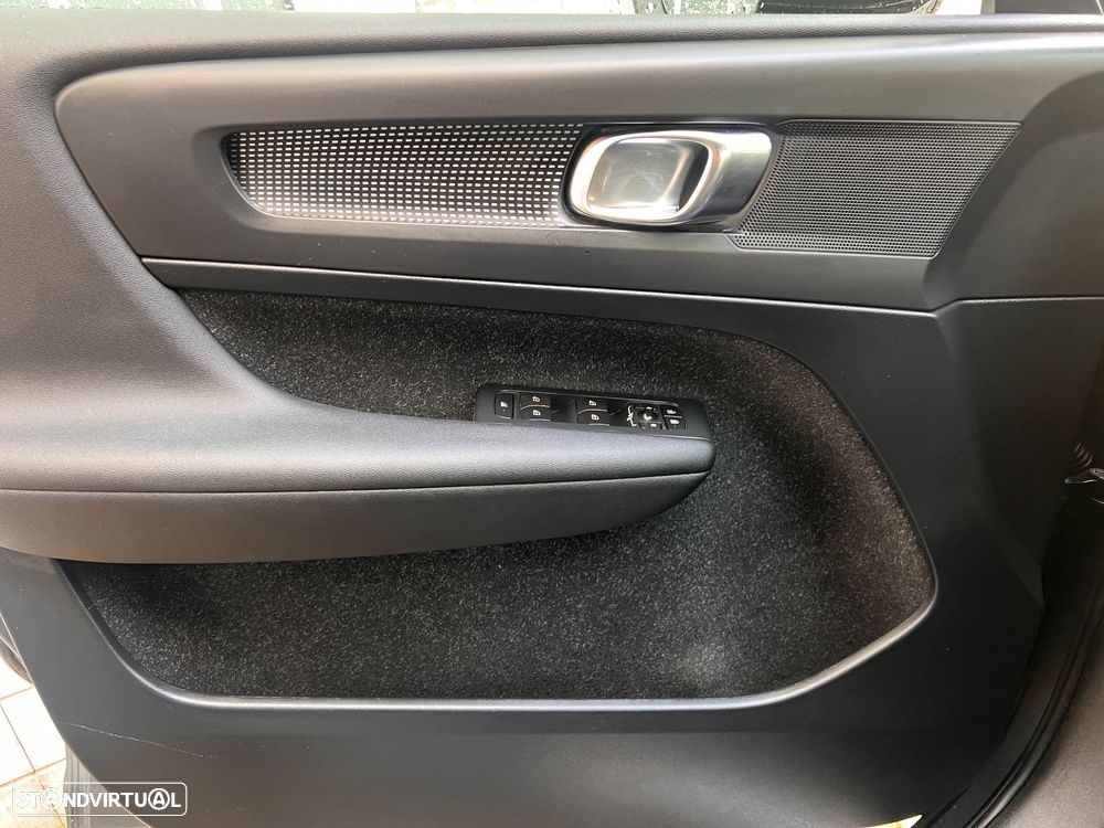 Volvo XC 40 1.5 T3 R-Design Tech Edition - 17