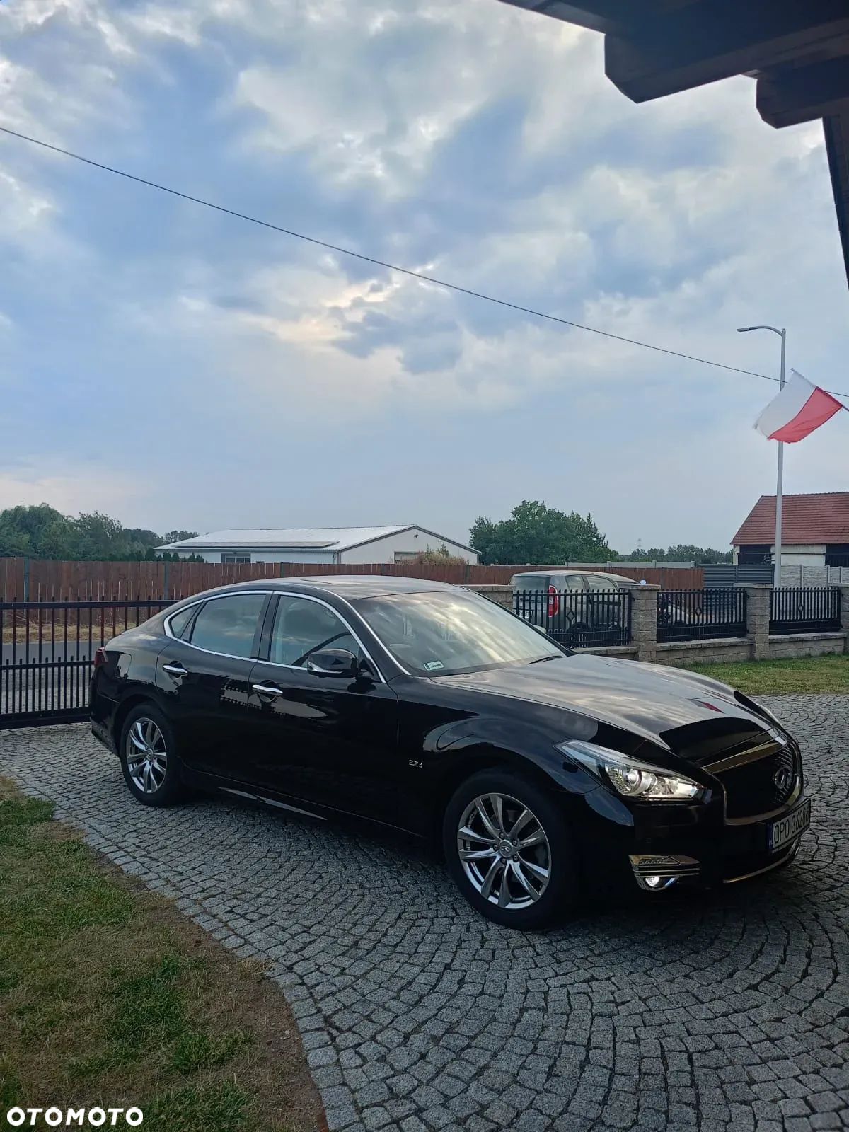 Infiniti Q70 2.2d - 1