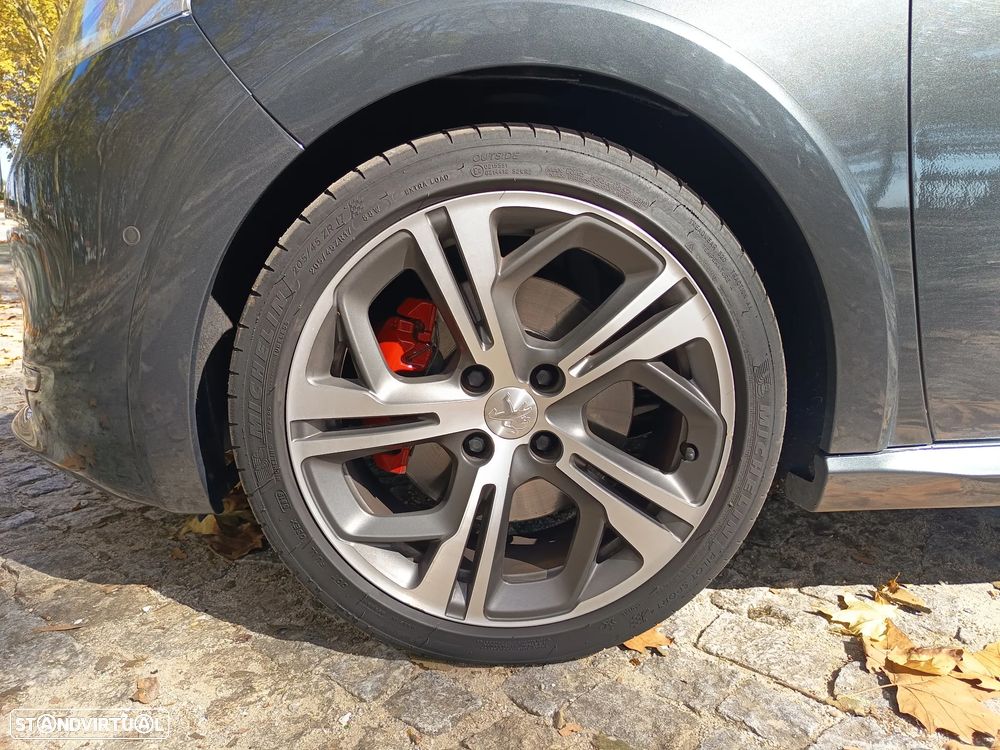 Peugeot 208 GTI 200 THP - 26