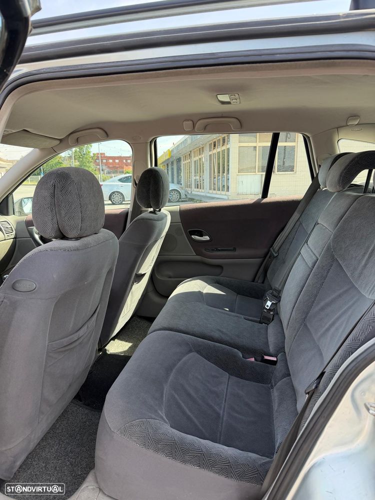 Renault Laguna Break 1.6 Expression - 9