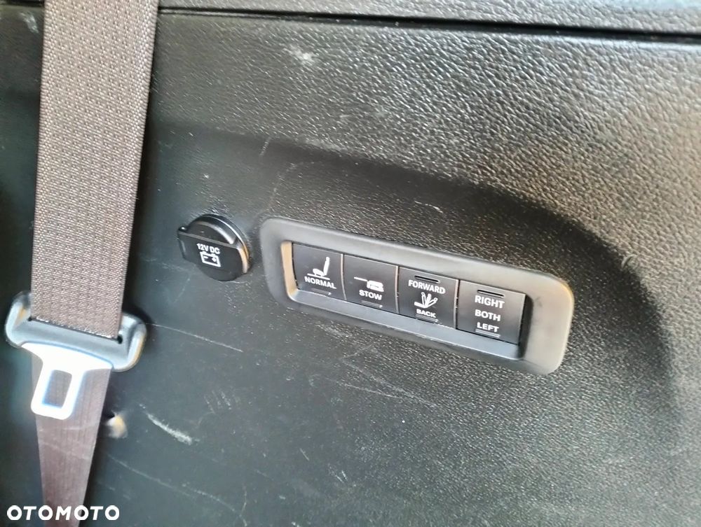 Chrysler Pacifica - 12