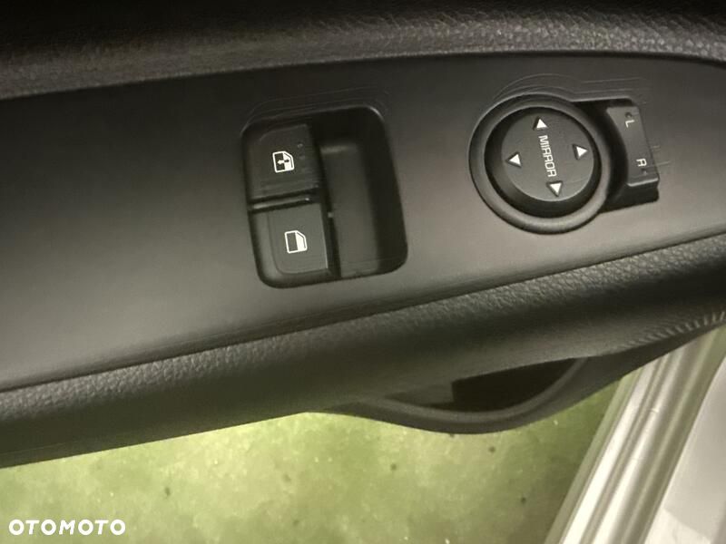 Kia Rio 1.2 M - 12