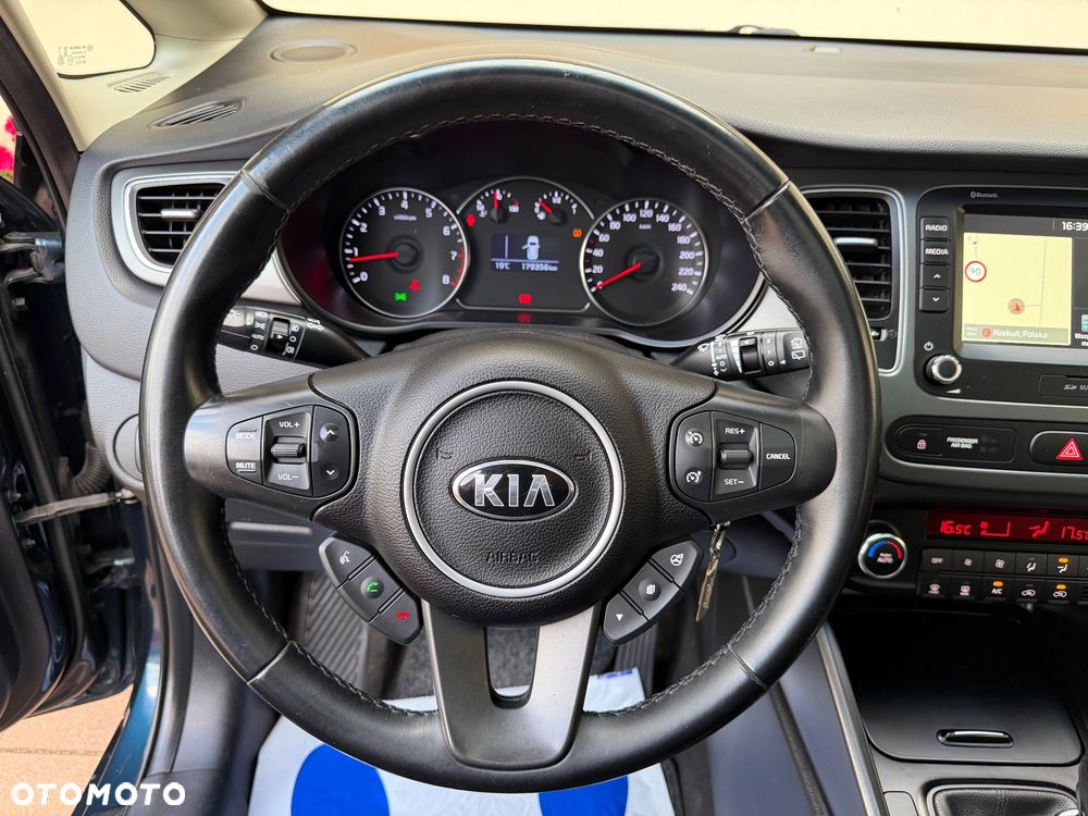 Kia Carens - 34
