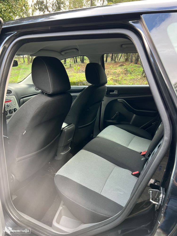 Ford Focus SW 1.4 Zetec - 11