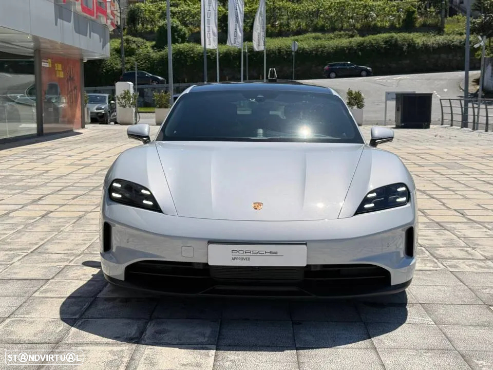 Porsche Taycan 4 - 6