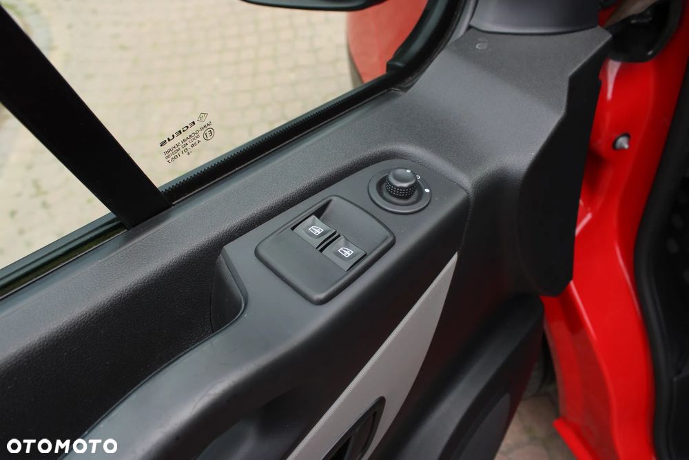 Renault Trafic - 16