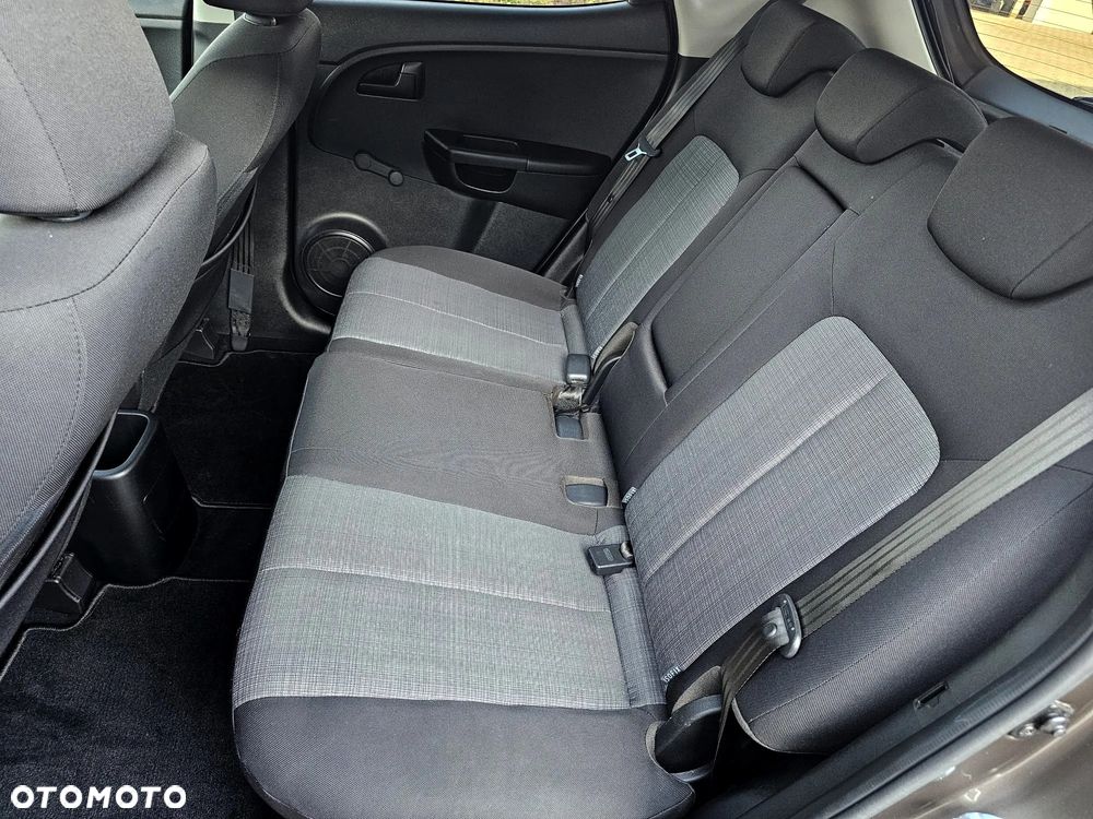 Kia Venga 1.6 CVVT Black Collection - 26