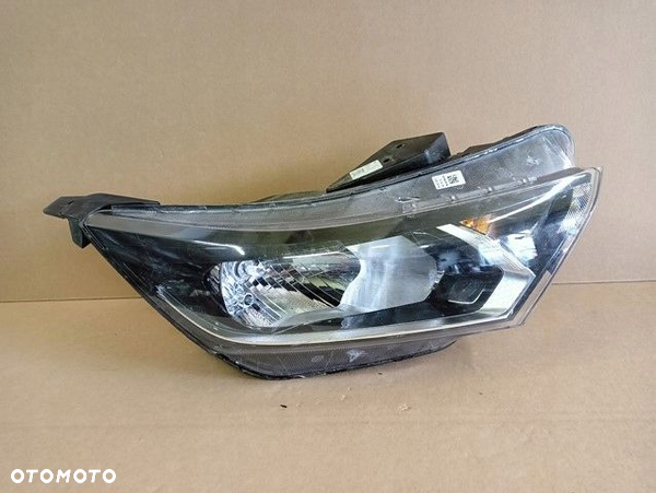 LAMPA PRAWA REFLEKTOR PRAWY HYUNDAI I20 III 2020-