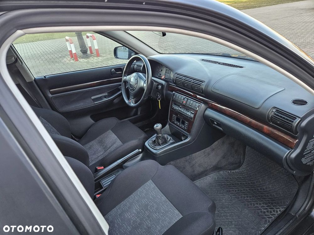 Audi A4 Limousine 2.6 - 9