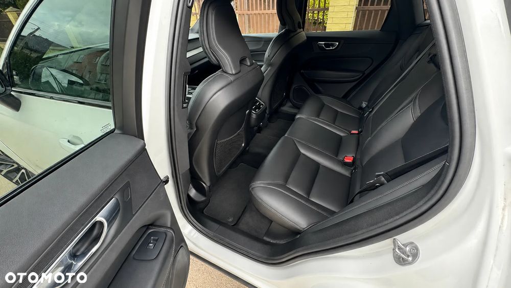 Volvo XC 60 B5 B AWD R-Design - 6