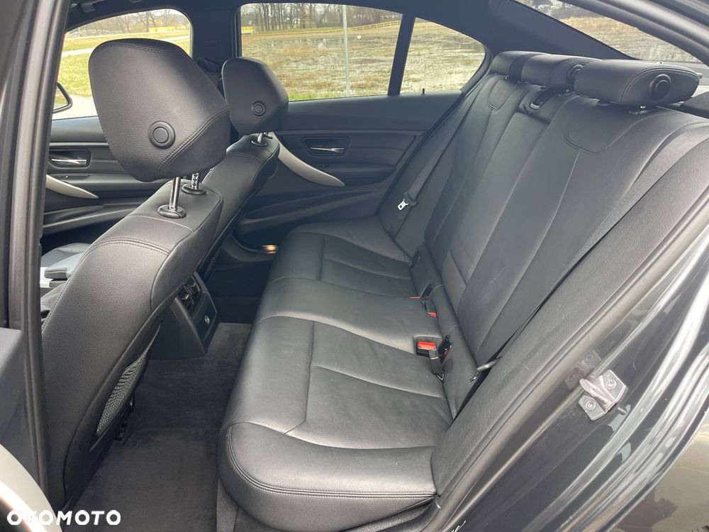 BMW Seria 3 320i - 19