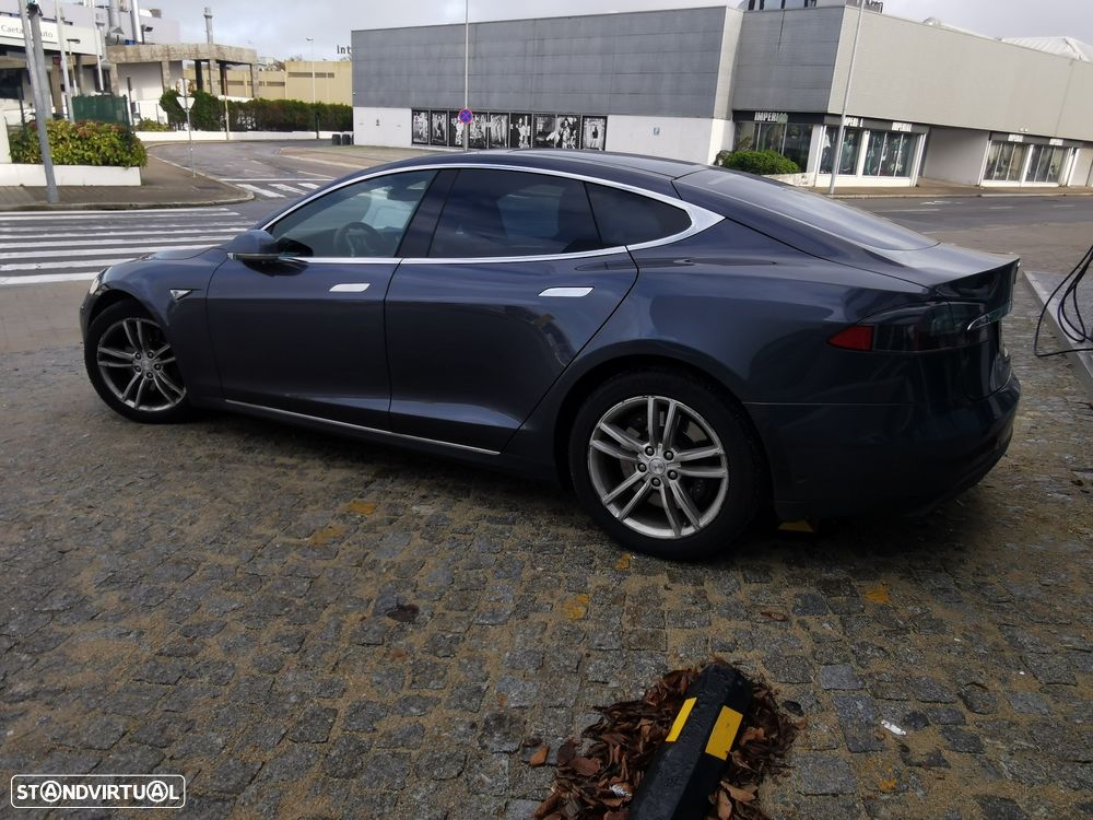 Tesla Model S 85 - 2