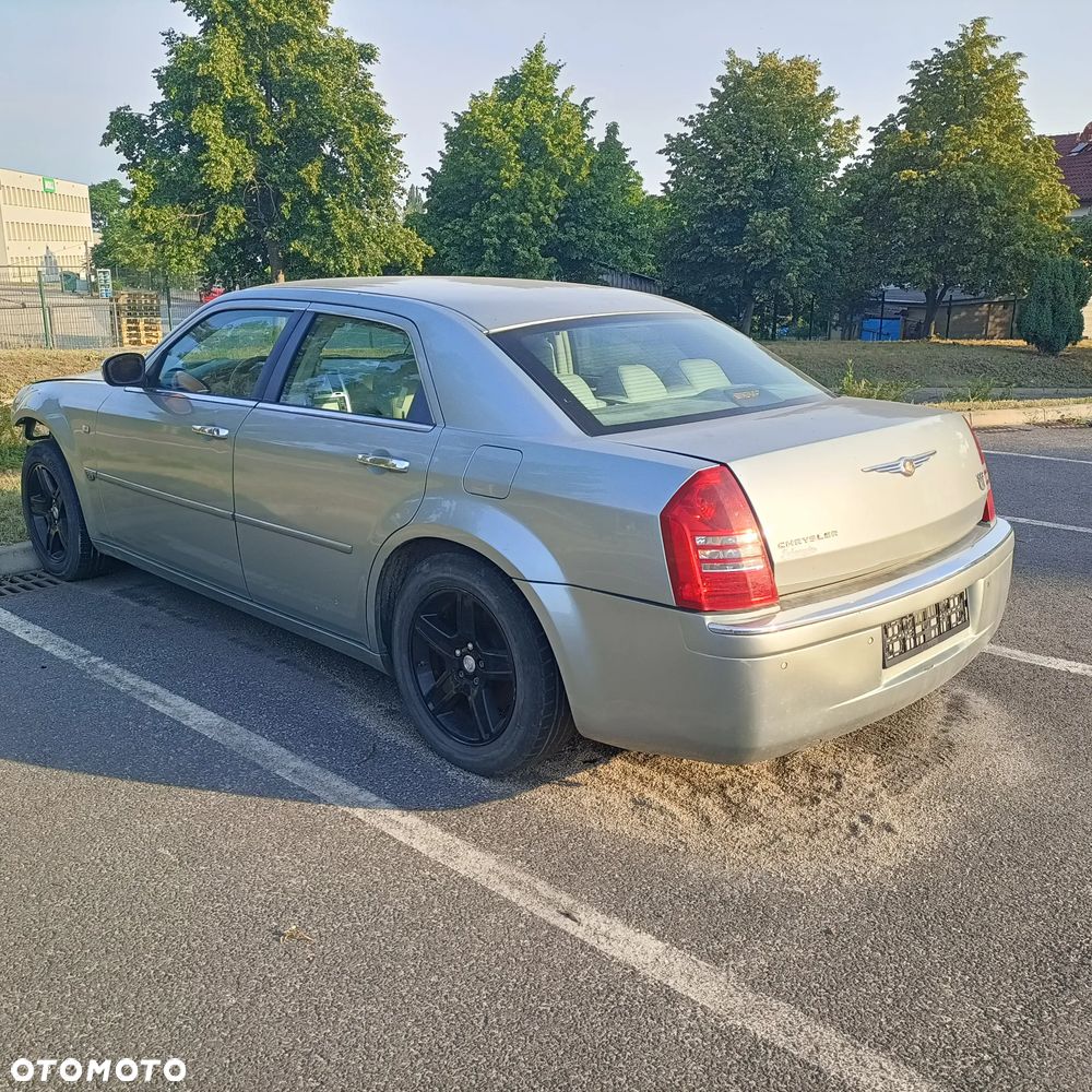 Chrysler 300C 2005 photo 2