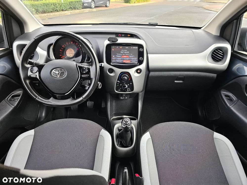 Toyota Aygo x mit x-business Paket - 11