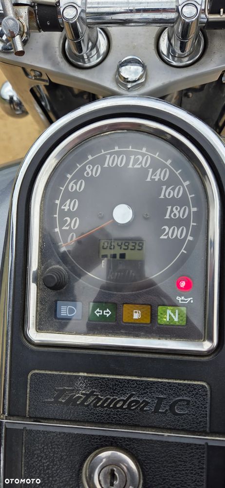 Suzuki Intruder - 10
