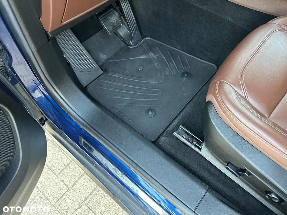 Alfa Romeo Stelvio 2.0 Turbo 16V AT8-Q4 Ti - 22