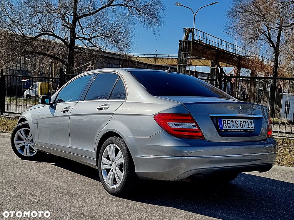 Mercedes-Benz Klasa C 180 CGI BlueEFFICIENCY Avantgarde - 4