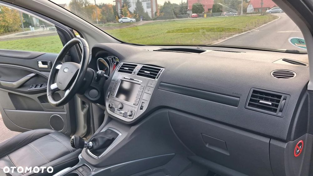 Ford Kuga - 24