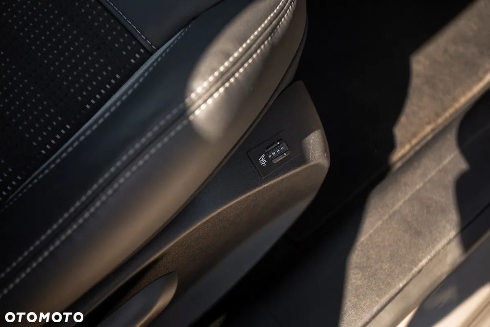 Peugeot 2008 1.2 Pure Tech Style S&S - 20