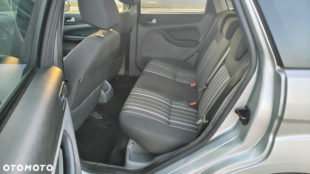 Ford Focus 1.6 16V Style - 12