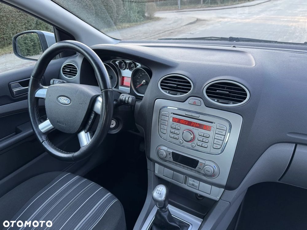 Ford Focus 1.6 16V Style+ - 24