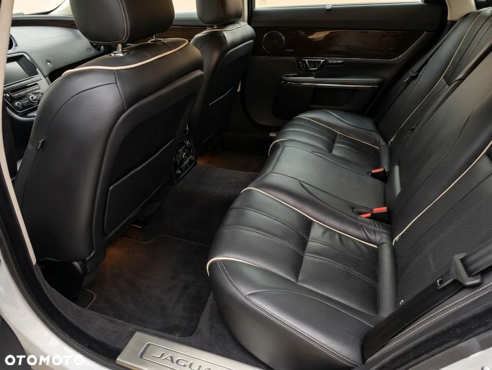 Jaguar XJ 3.0 V6 Kompressor AWD Portfolio - 8