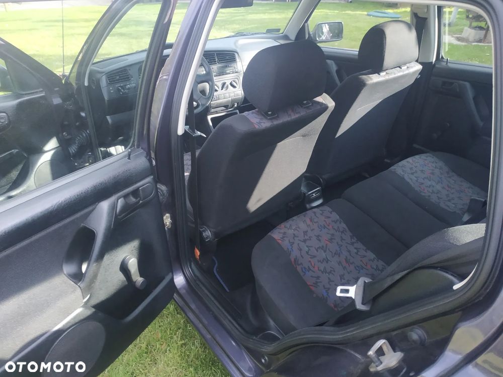 Volkswagen Golf 1.8 GL - 7