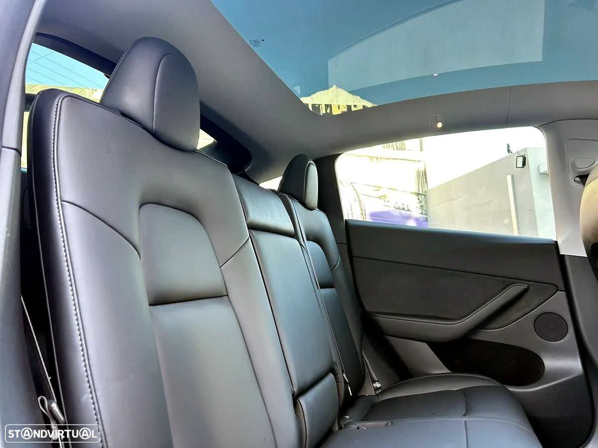 Tesla Model Y Long Range Dual Motor AWD - 27