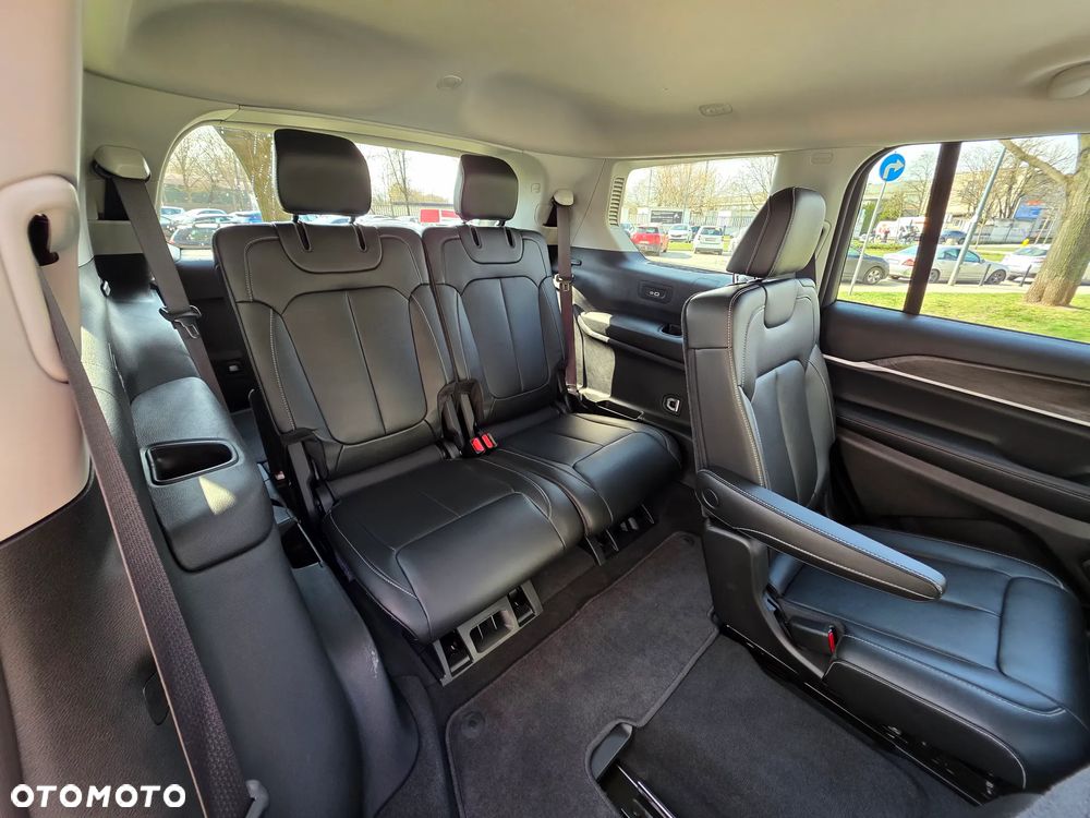 Jeep Grand Cherokee - 33