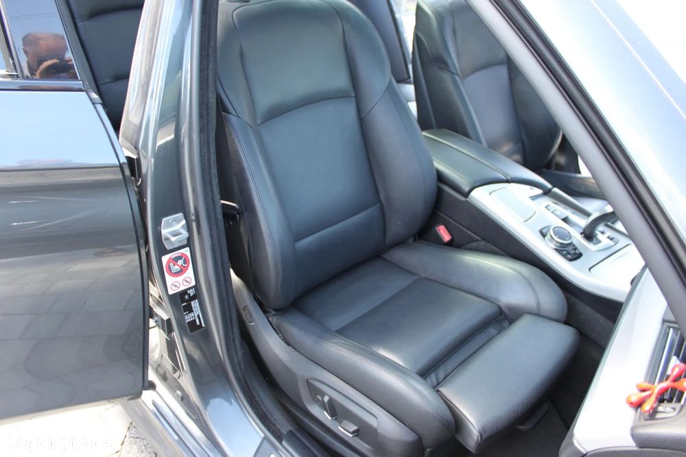 BMW Seria 5 525d xDrive Sport-Aut - 25