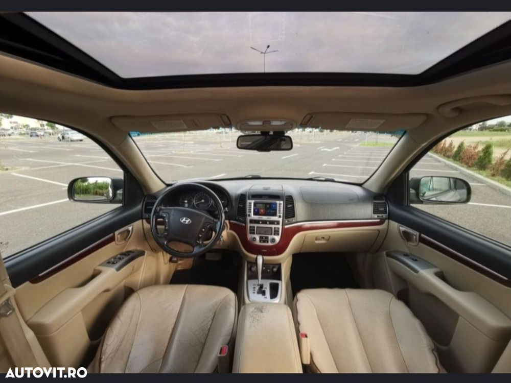 Hyundai Grand Santa Fe - 2