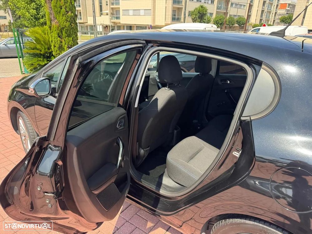 Peugeot 208 - 34