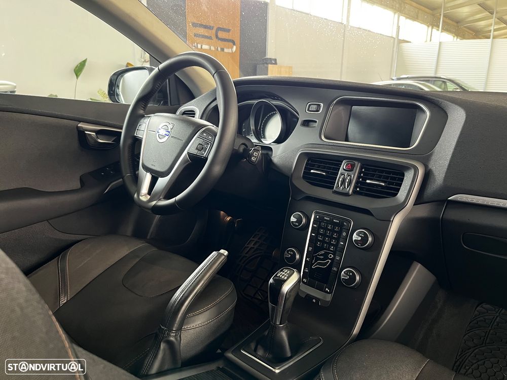 Volvo V40 Cross Country 2.0 D2 Momentum - 6