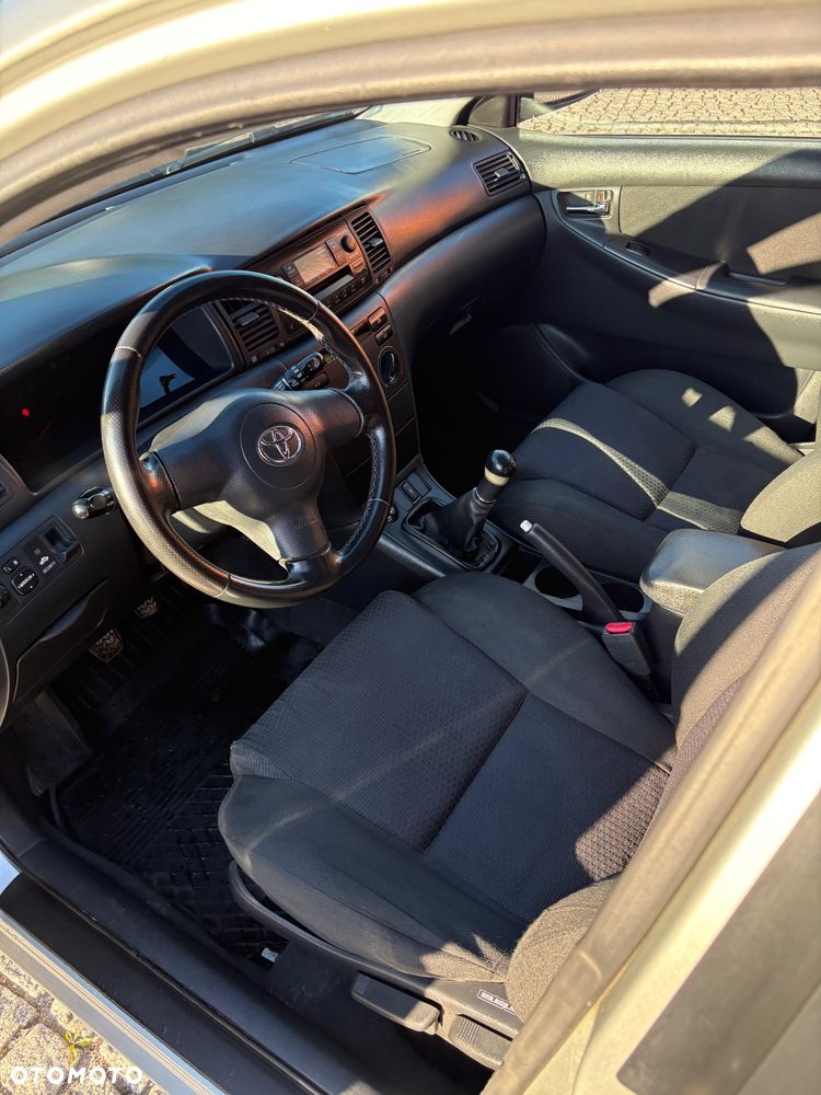Toyota Corolla - 4