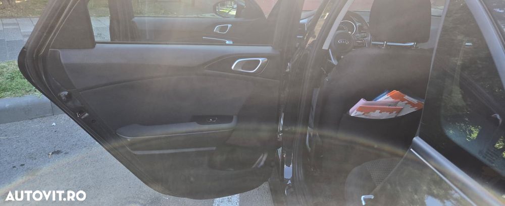 Kia Ceed - 8