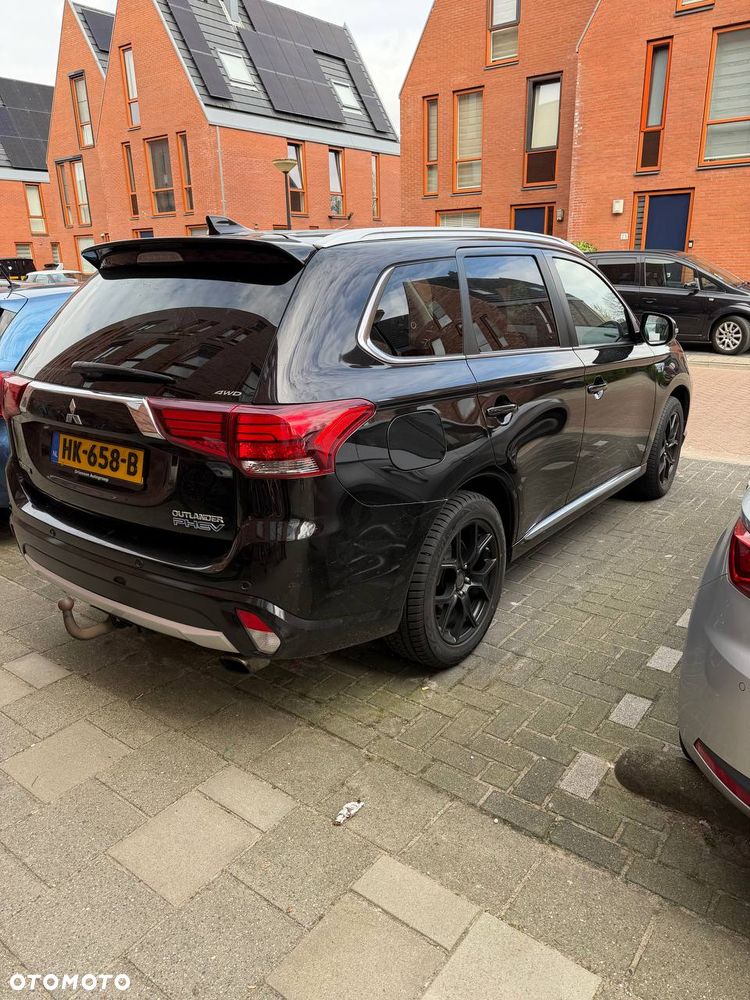 Mitsubishi Outlander Instyle NAVI + - 4