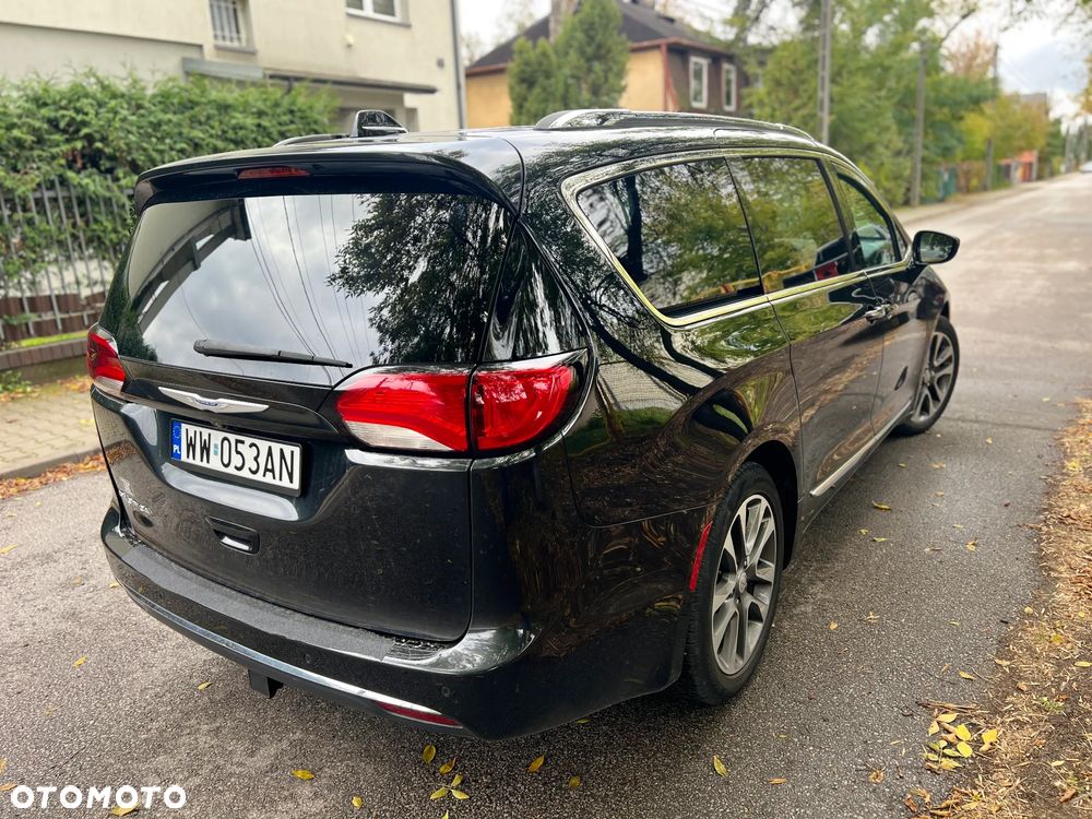 Chrysler Pacifica - 4