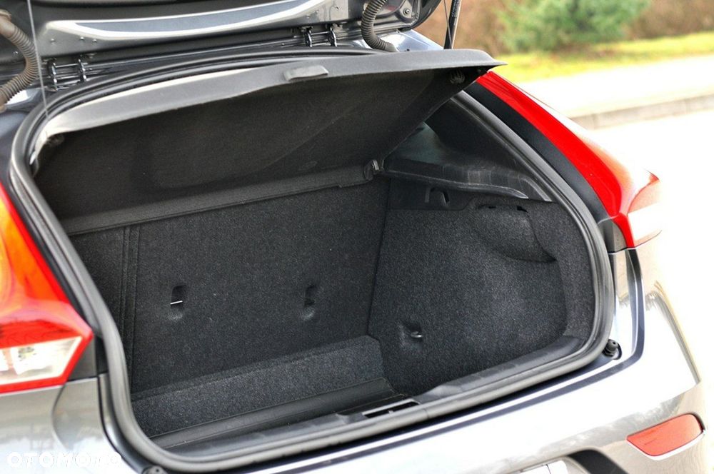 Volvo V40 D2 Momentum - 17